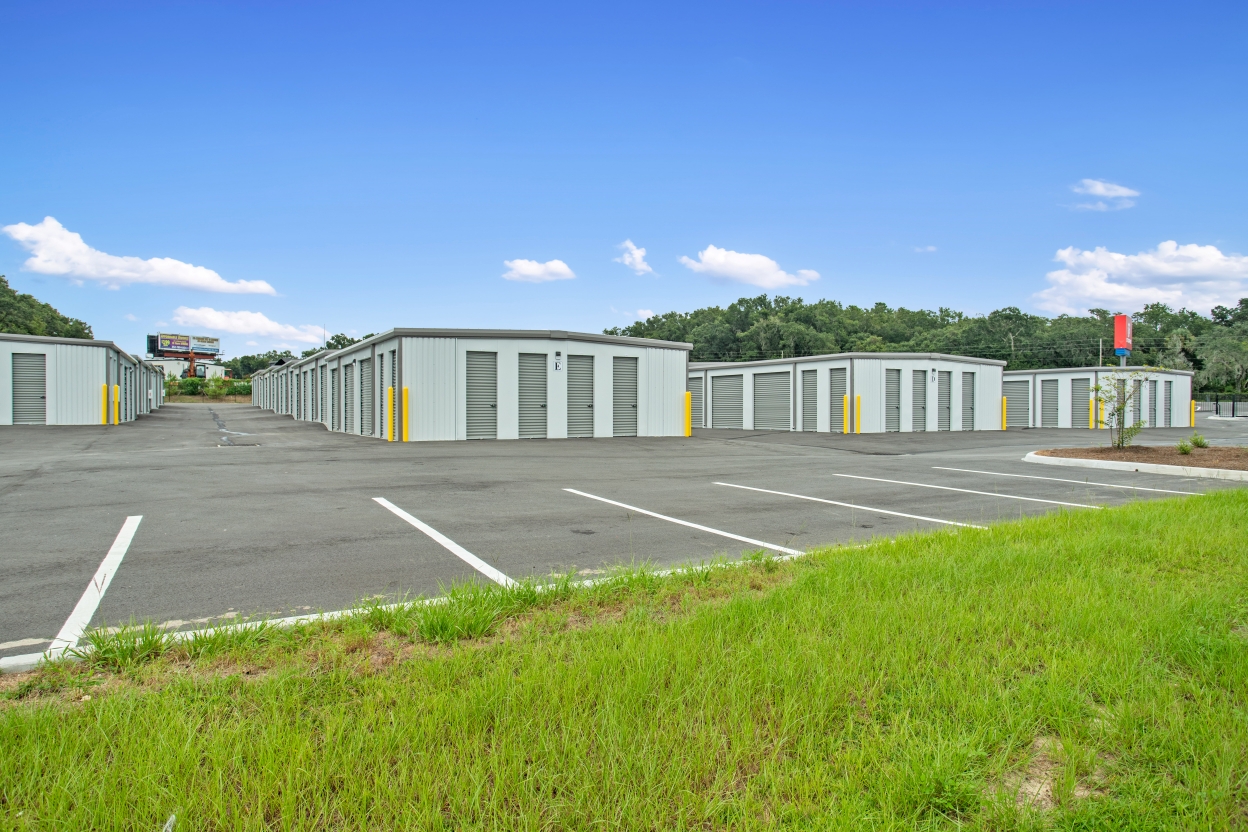 FreeUp Storage Belleview - Drive Aisle